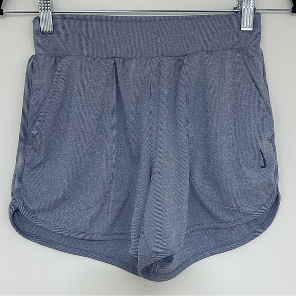 ⭐️ Nike Yoga Blue Dri Fit Shorts Size XS - Picture 1 of 6